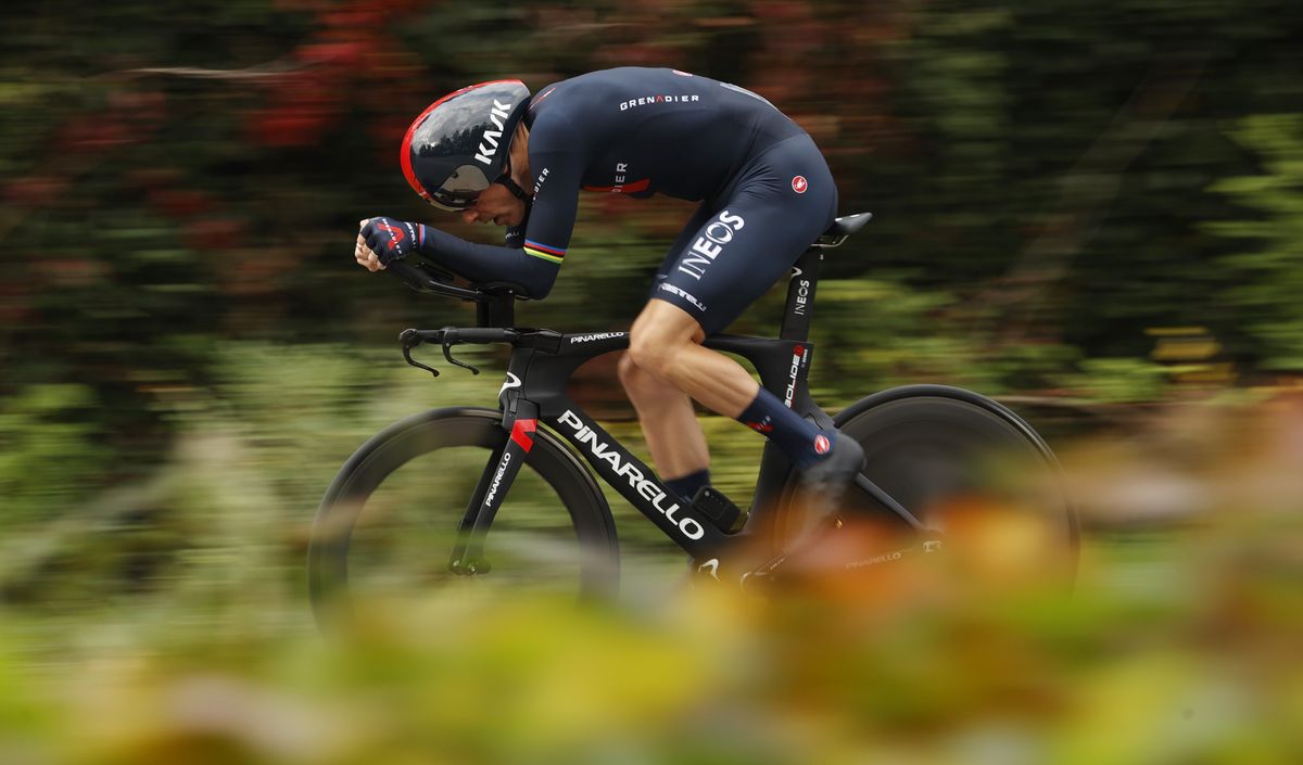 Rohan Dennis in action in the 2020 Giro d&#039;Italia.