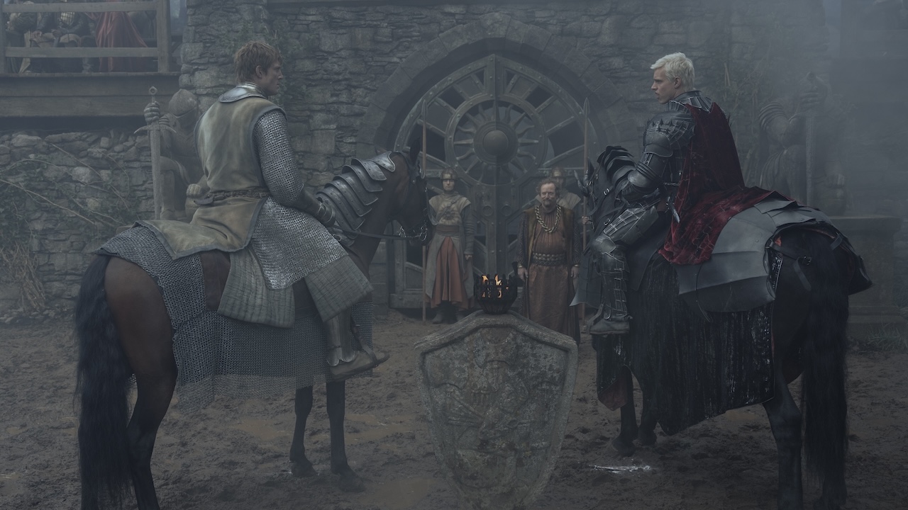 『七王国の騎士』シーズン 1x04 のアシュフォード トーナメントで馬に乗ったダンクとエアリオン