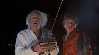 Doc Brown en Marty McFly testen de DeLorean-tijdmachine in Back to the Future