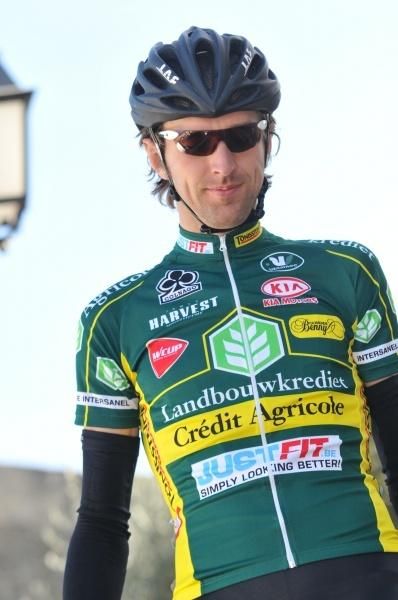 Dirk Bellemakers (Landbouwkrediet) signs in