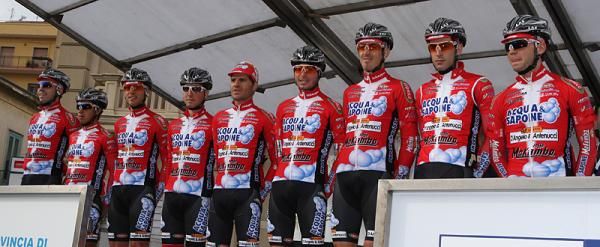 The Acqua e Sapone team is presented.
