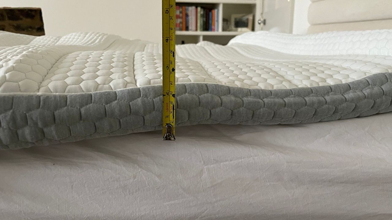 Soak&amp;Sleep Cooling Mattress Topper depth