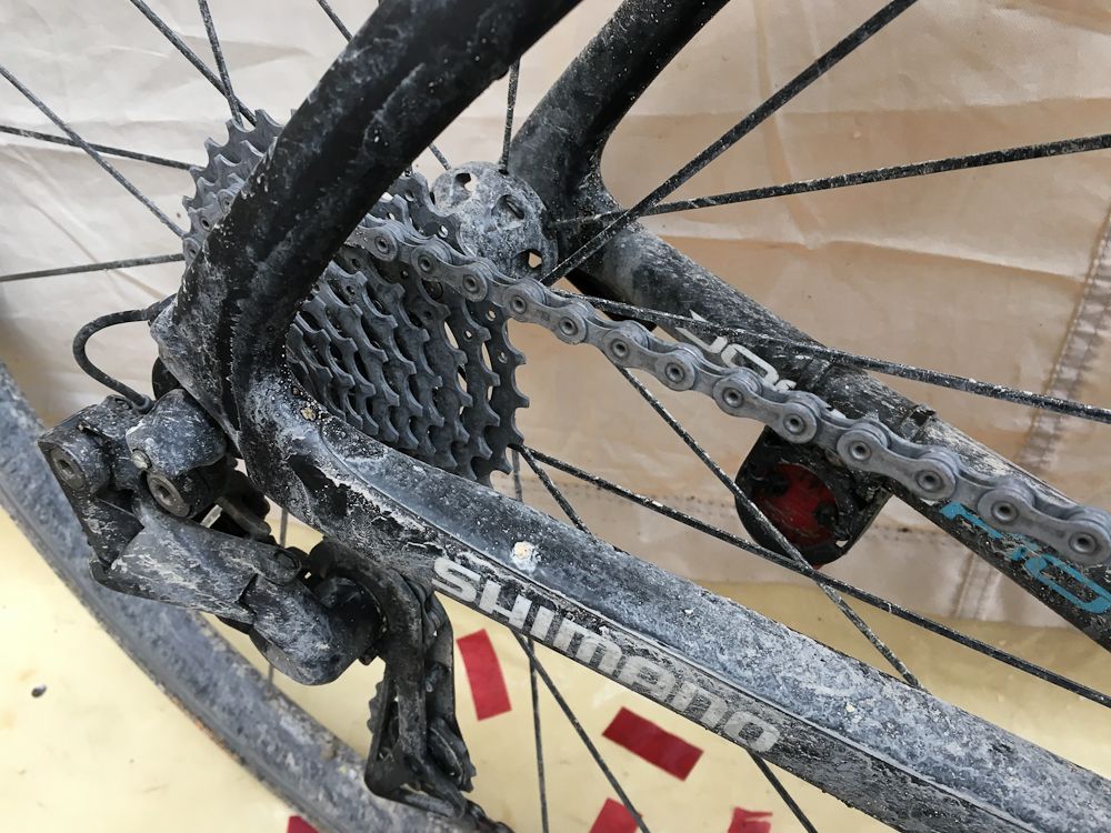 Kwiatkowski was on older generation Shimano cranks but with new Dura Ace gears and brakes.