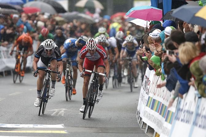 Alexander Kristoff (Katusha) gets an edge on race-favorite John Degenkolb (Giant - Shimano) in the final sprint