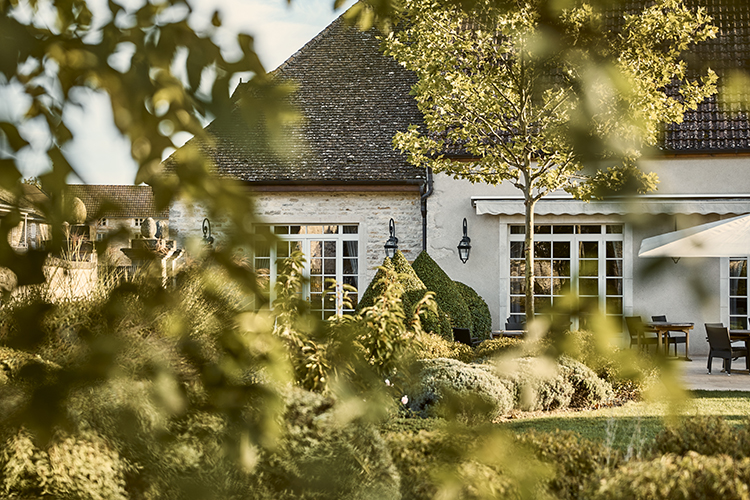 COMO-Le-Montrachet-Exterior-Garden.jpg
