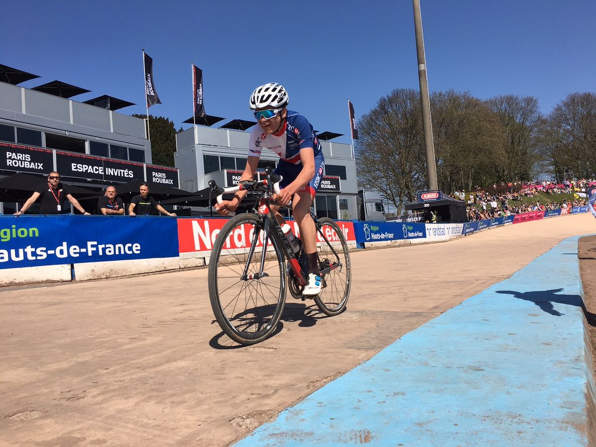 Thomas Pidcock en route to a Paris-Roubaix juniors win.