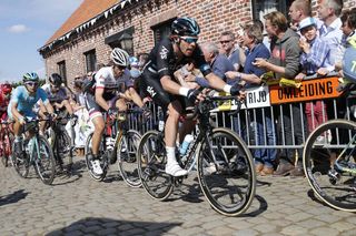 Luke Rowe on the Oude Kwaremont at the 2016 Tour of Flanders (Sunada)