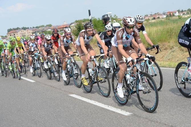 The peloton take it easy