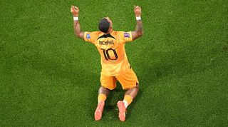 Memphis Depay celebrates his goal for Netherlands against USA at the 2022 World Cup.