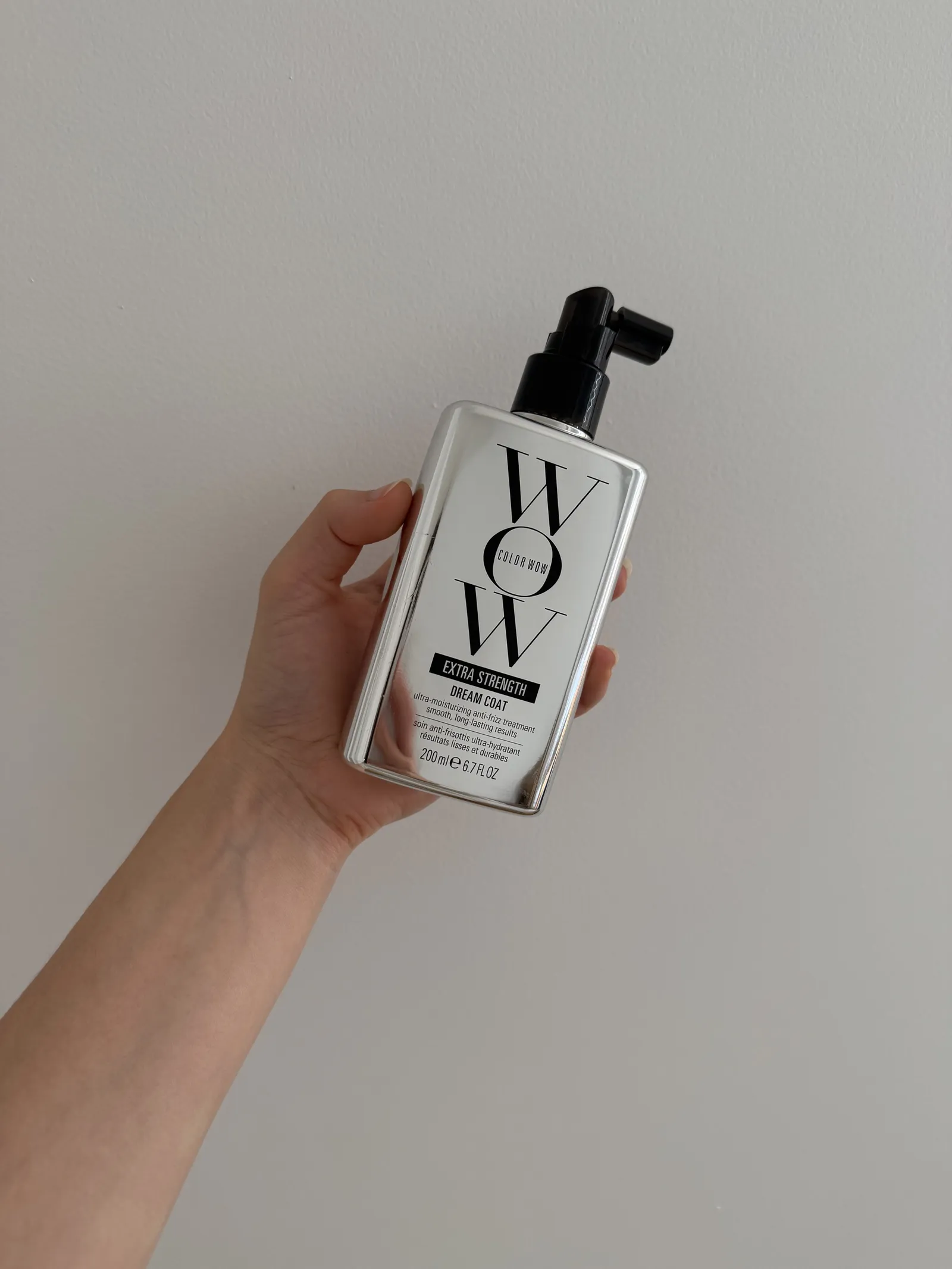 An image of the Color Wow Dream Coat Supernatural Spray.