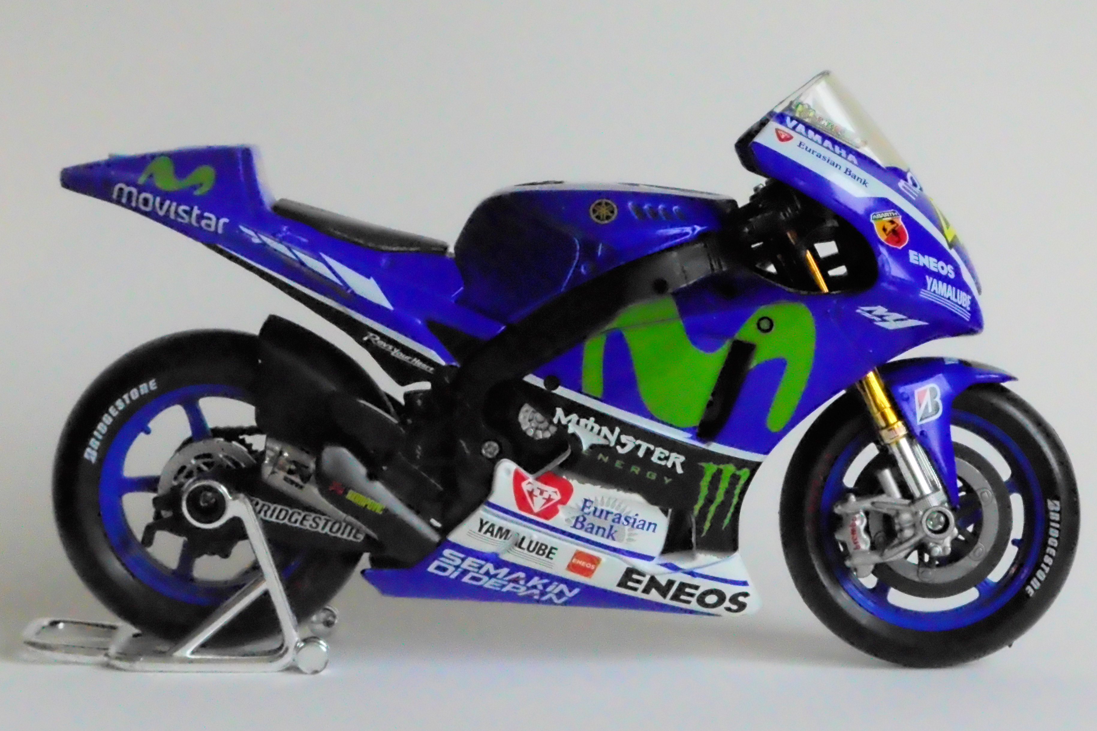 Yashica City 200 sample shots, image noise