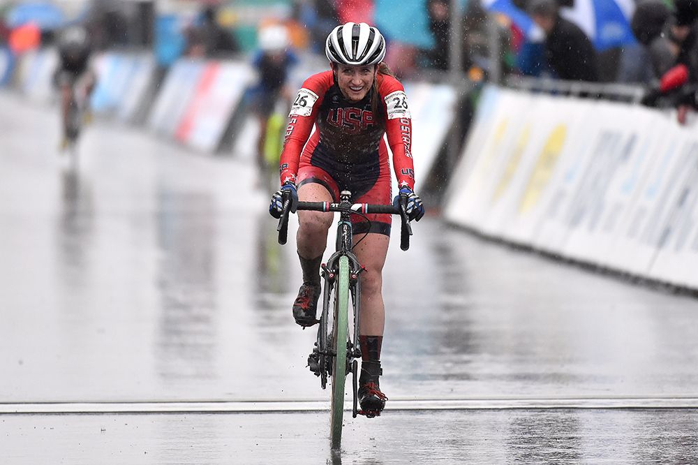 Ellen Noble (USA) finishes