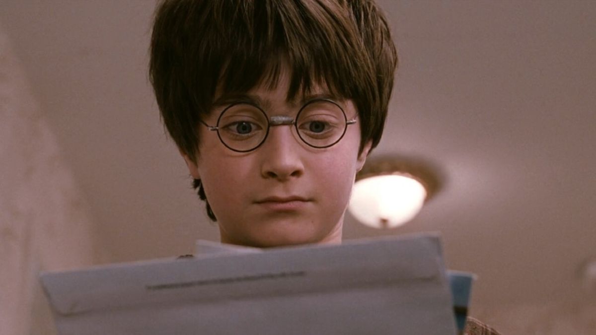 Harry wide-eyed that he got mail in Harry Potter and the Sorcerer&#039;s Stone.