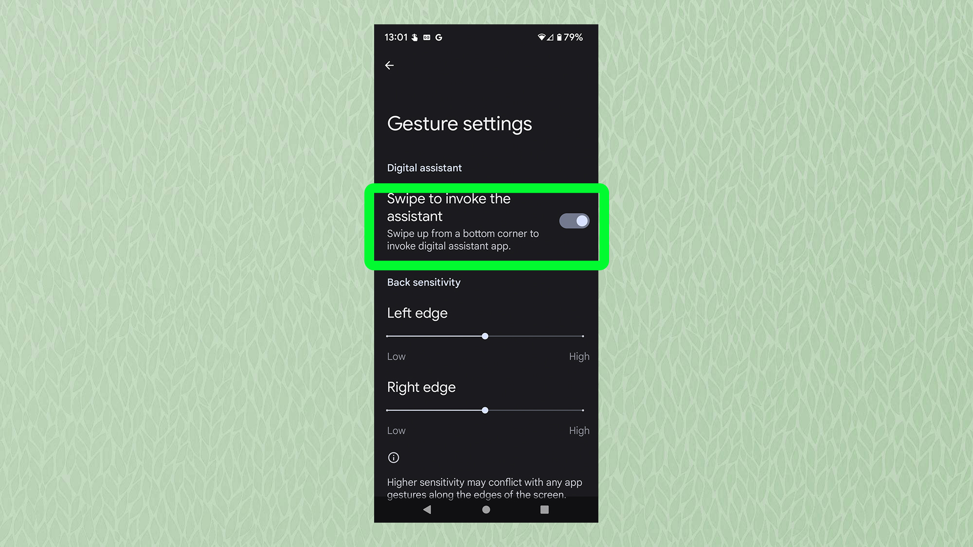 Снимок экрана с Android, показывающий меню настроек жестов с выделенным «Проведите пальцем, чтобы активировать помощника».