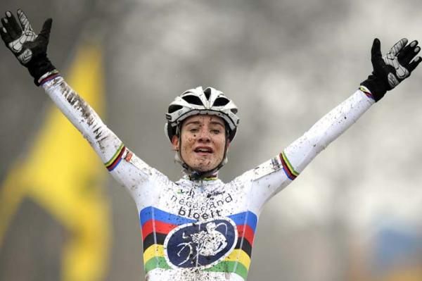 Marianne Vos (Nederlands Bloeit) takes home the final World Cup win in Hoogerheide.
