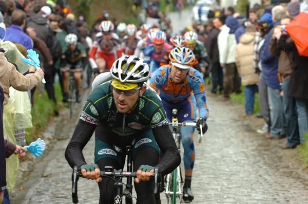 Many Lambouwkrediet riders tackled Oude Kwaremont in the team's 25 year history.