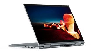Laptopen Lenovo ThinkPad X1 Yoga Gen 6 foldet bagover.