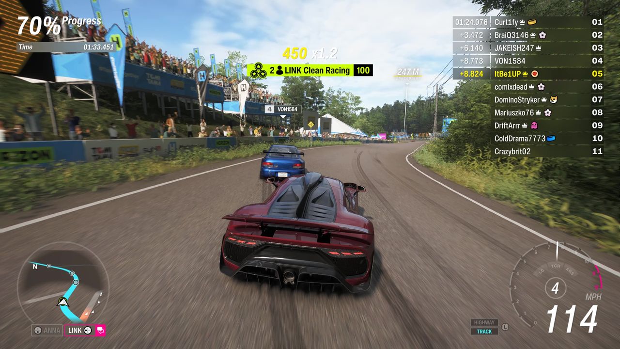 Forza Horizon 6 Link Skills: A player performing a Clean Racing Link Skill during a multiplayer race.