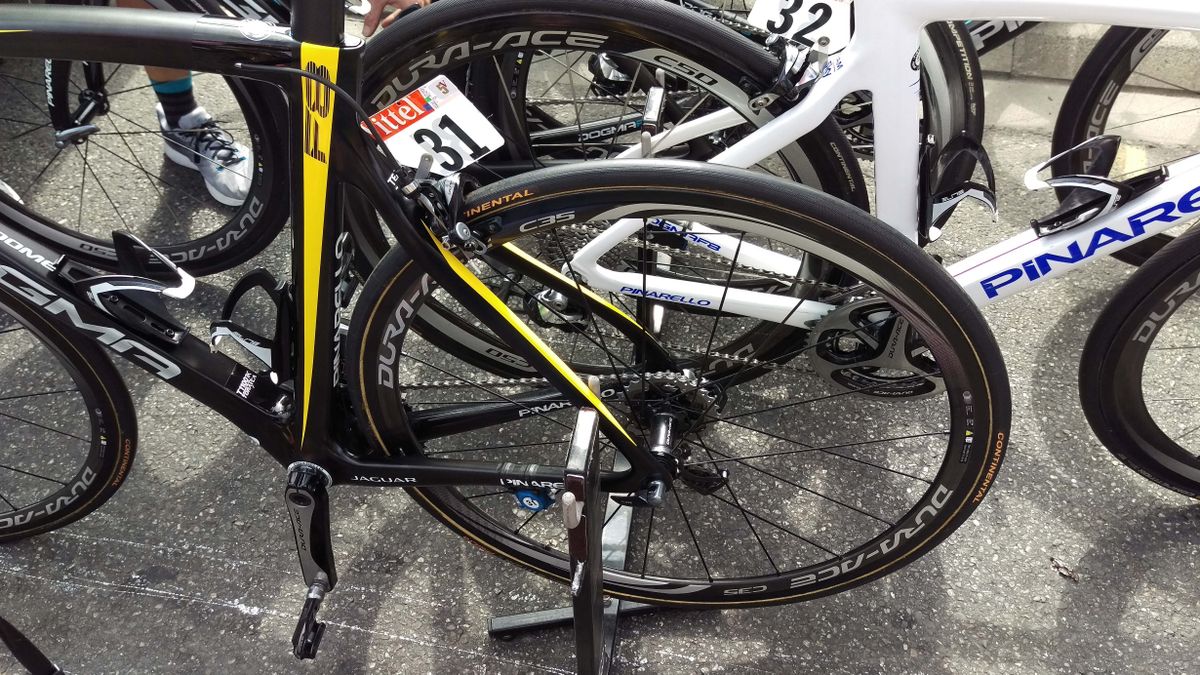 Yellow has been added to the seat tube and stays