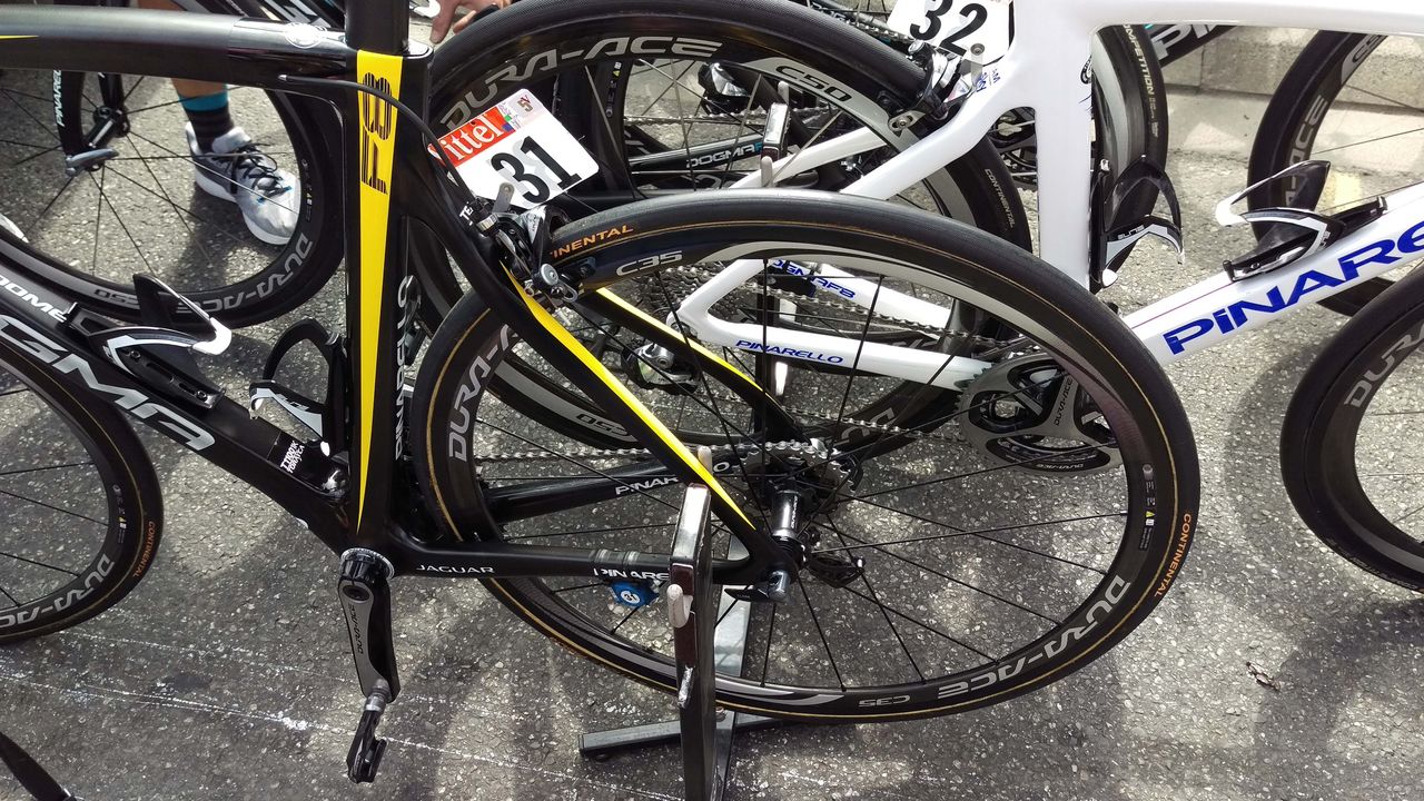 Yellow has been added to the seat tube and stays