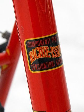 Custom 'PegoRichie' tubing is made by Columbus and brazed into short point lugs of Sachs' own design.