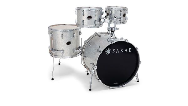 The depth and radiance of the Silver Sparkle lacquer has to be seen in the flesh to be truly appreciated