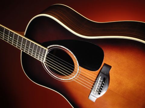 The tobacco brown sunburst gives the LLX6A a vintage Gibson vibe