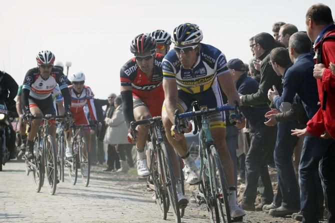 Juan Antonio Flecha (Team Vacansoleil - DCM) leads Greg Van Avermaet (BMC)
