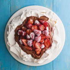 Strawberry and chocolate pavlova meringue recipe