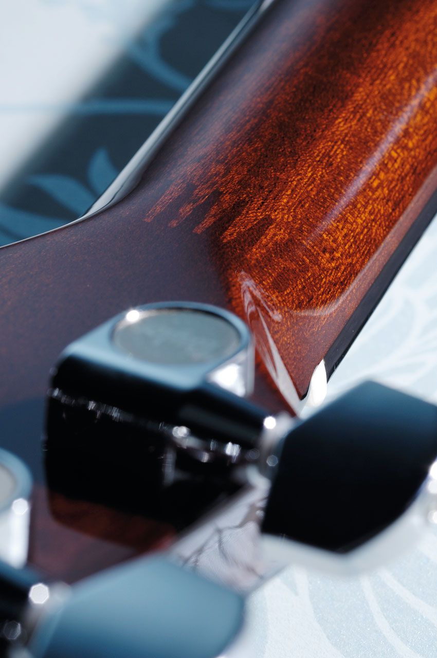 The neck is fixed to the headstock with a neatly cut finger joint