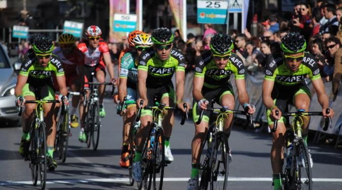 Efapel riders, led by Carlos Oyarzun