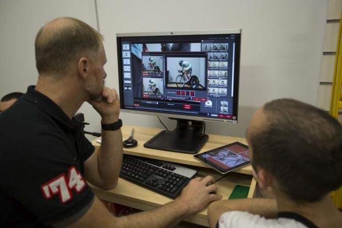 The Performance Program staff discuss changes to Nibali's position