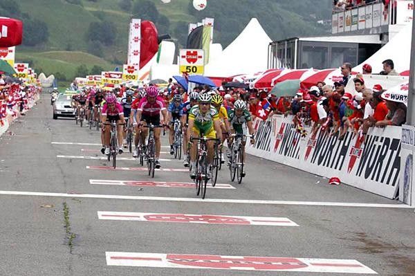 Alex Moos (Phonak) wins the sprint for fourth