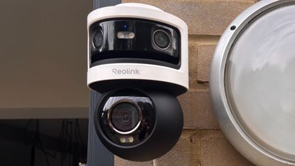 Reolink Omvi 3i security camera installed on wall