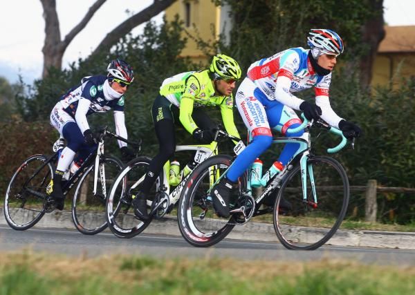 Alessandro De Marchi (Androni), Davide Ricci Bitti (Farnese-Selle Italia) and Federico Rocchetti (Utensilnord-Named) formed the early break.