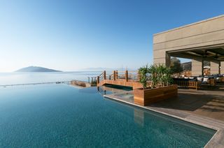 The pool and the Glass Lounge