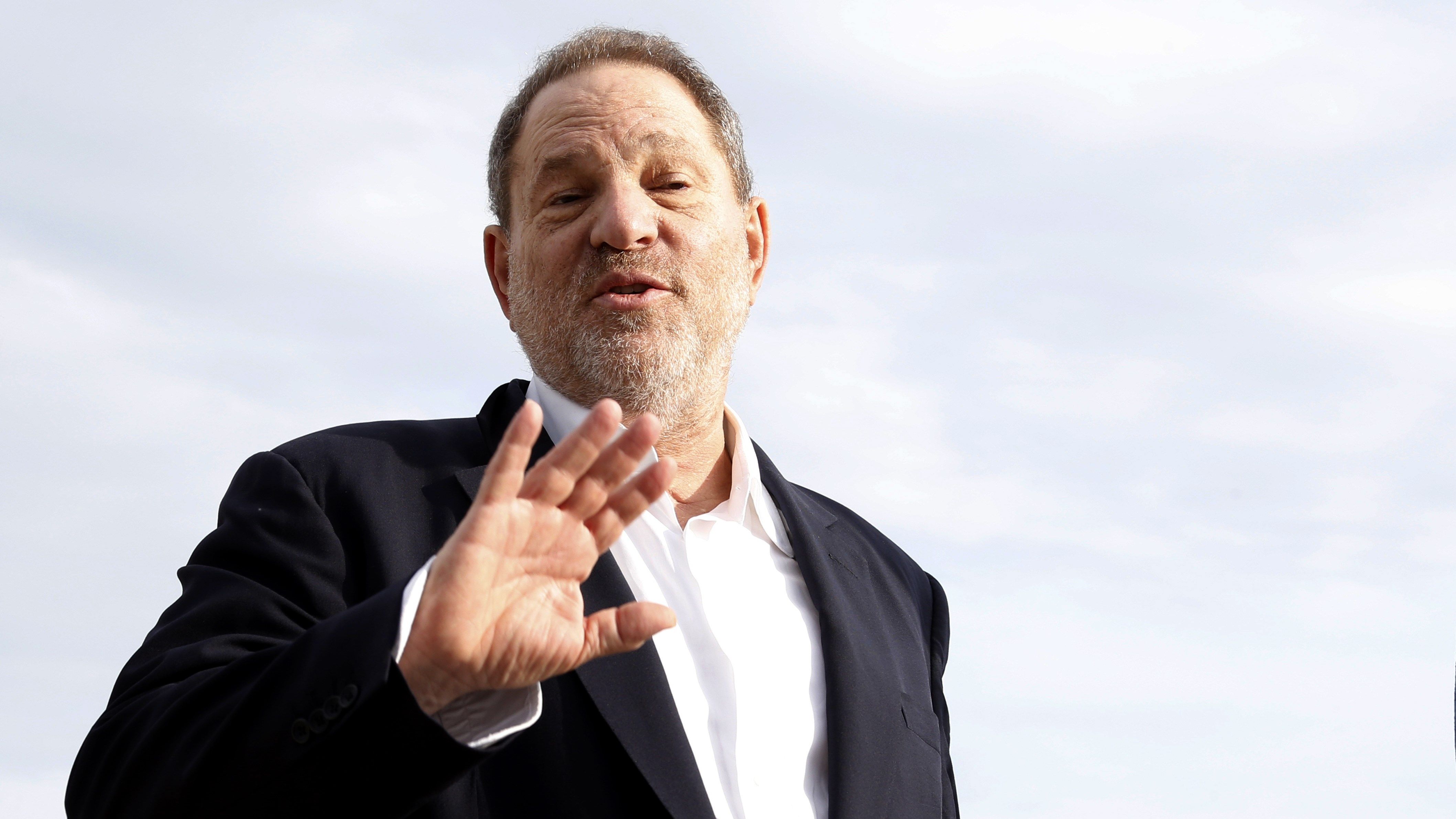 Gesture, Businessperson, Finger, Suit, White-collar worker, Photography, Business, Thumb,