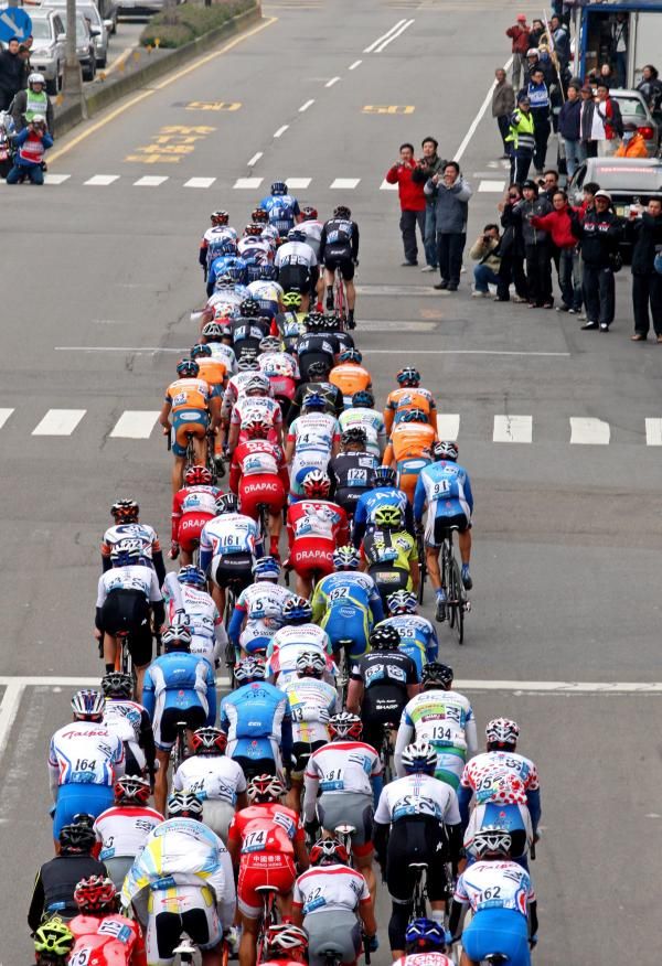 It was a cold day and the peloton stayed together