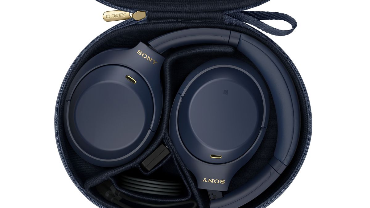 Sony's WH-1000XM4 wireless headphones get a new 'Midnight Blue' finish