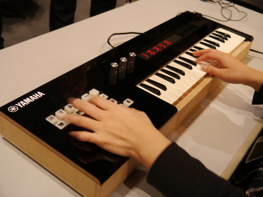 Yamaha&#039;s Vocaloid Keyboard: who fancies making an English-speaking version?