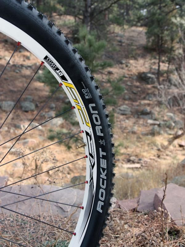 The DT Swiss wheels come with tubes pre-installed but Scott ships the bike with valve stems and tubeless-ready tires should you decide the convert the compatible rims.