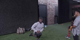 Kevin Hart working out with trainer Boss Everline