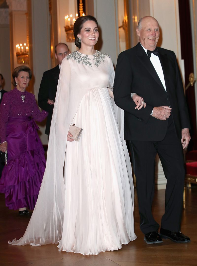 Gown, Dress, Formal wear, Wedding dress, Clothing, Ceremony, Event, Suit, Bridal clothing, Fashion,