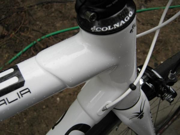The cabbles pass internally on the Colnago C59
