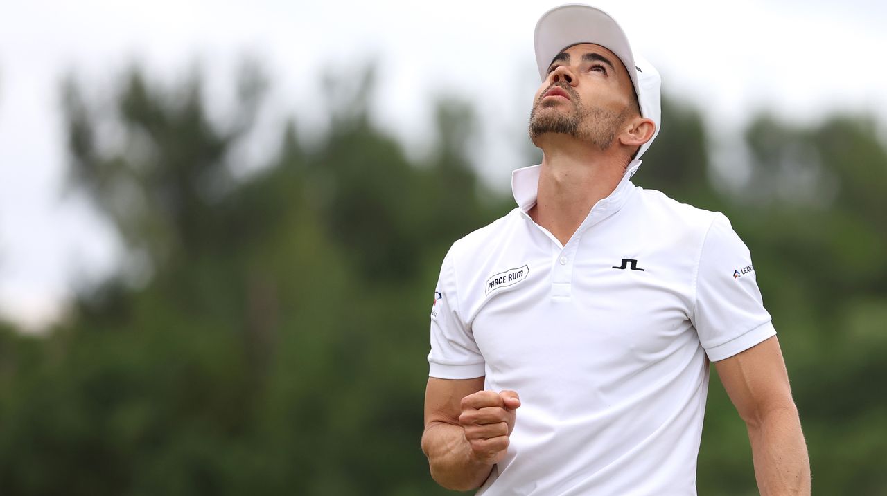 Camilo Villegas wins Butterfield Bermuda Championship