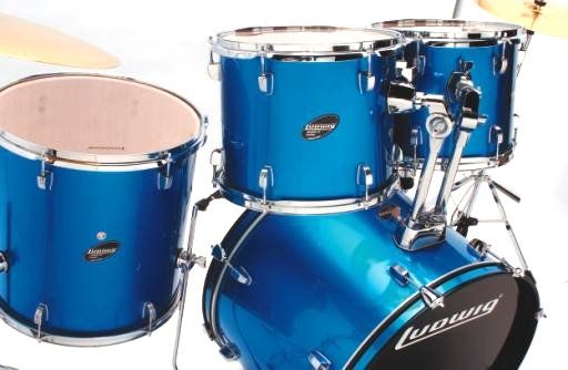 The 12", 13" and 16" toms introduce themselves as brash and clattery.
