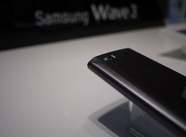 Samsung Wave 3 hands 6