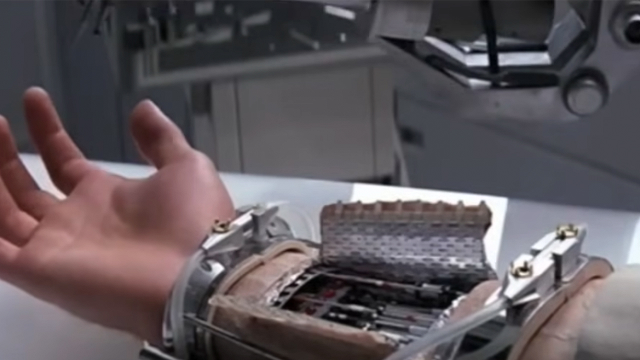 Luke&#039;s bionic arm in The Empire Strikes Back