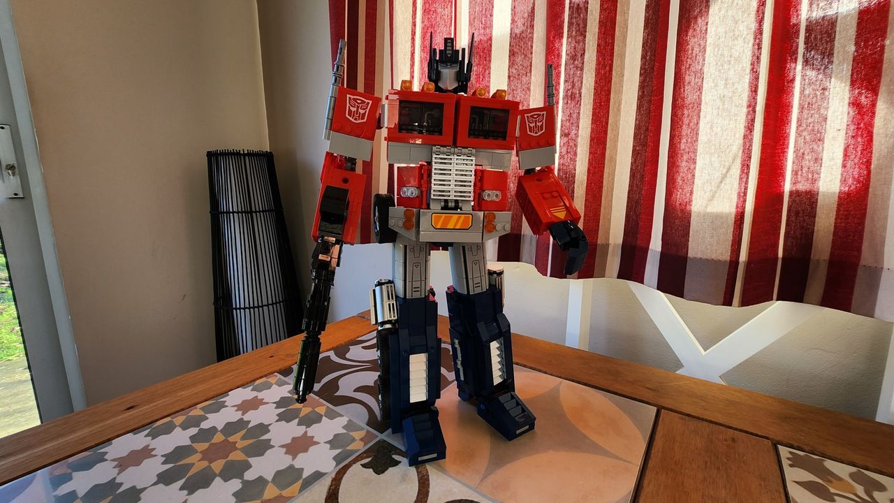 Lego Optimus Prime (10302)_model in robot mode