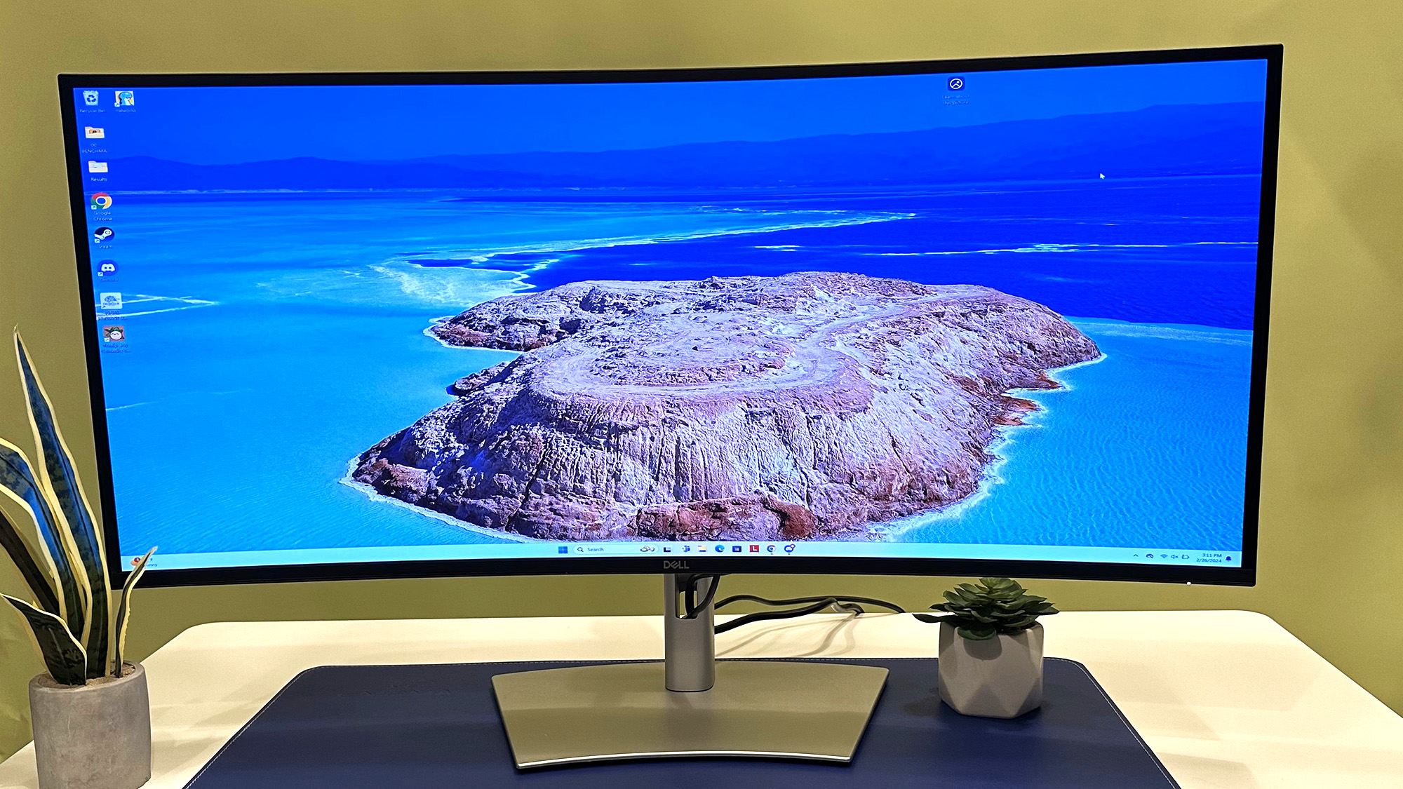 Dell unveils world's first 40-inch 5K monitor at CES 2024